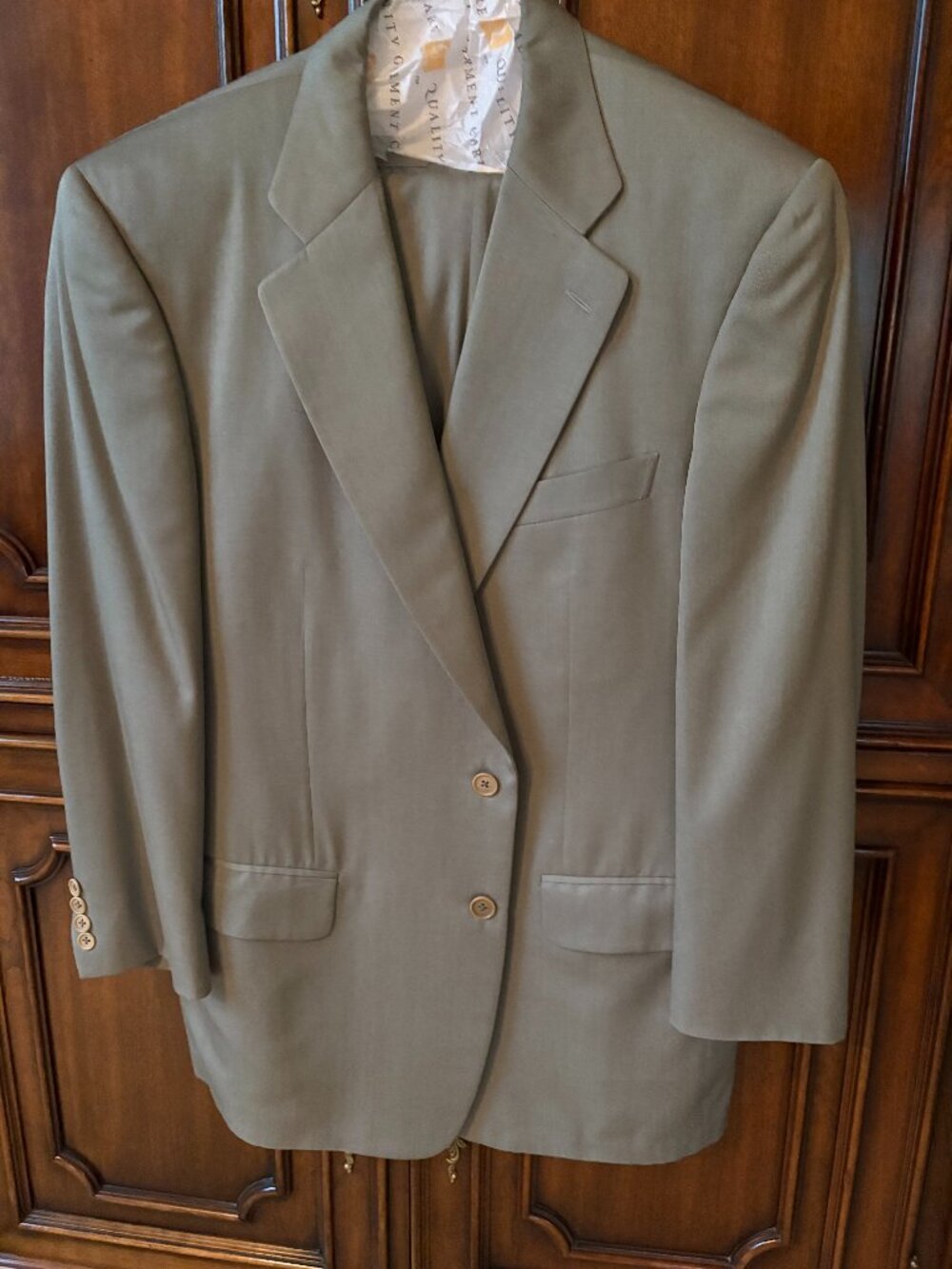 Suit, 40 Reg, Pale olive color,